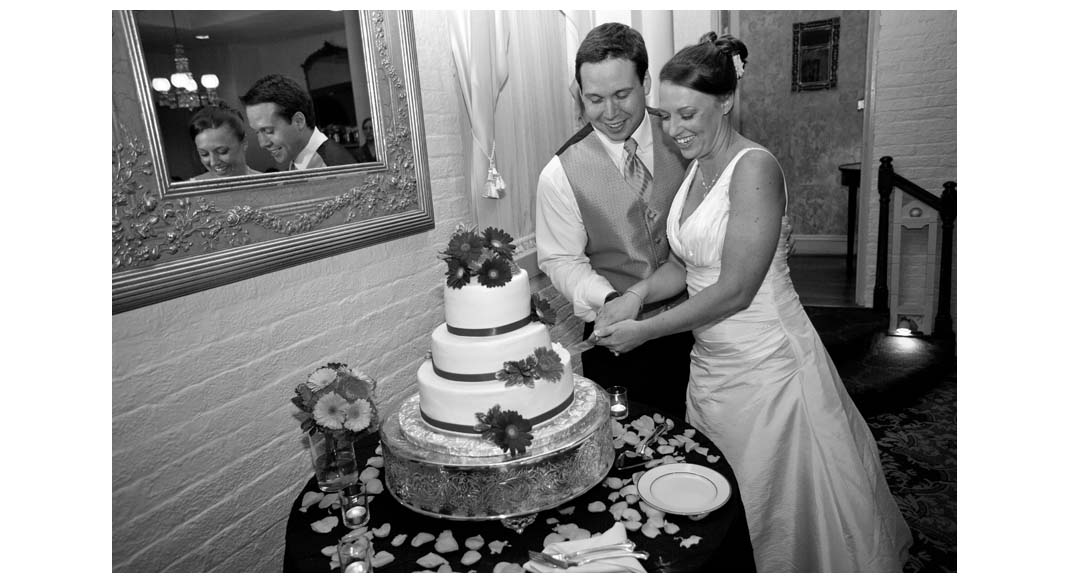 Jenn and Mike cutting the cake